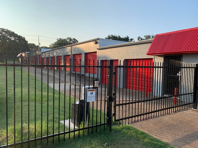 Oak Grove Mini-Storage | 2730 N Elm St, Denton, TX 76201, USA | Phone: (940) 566-2712
