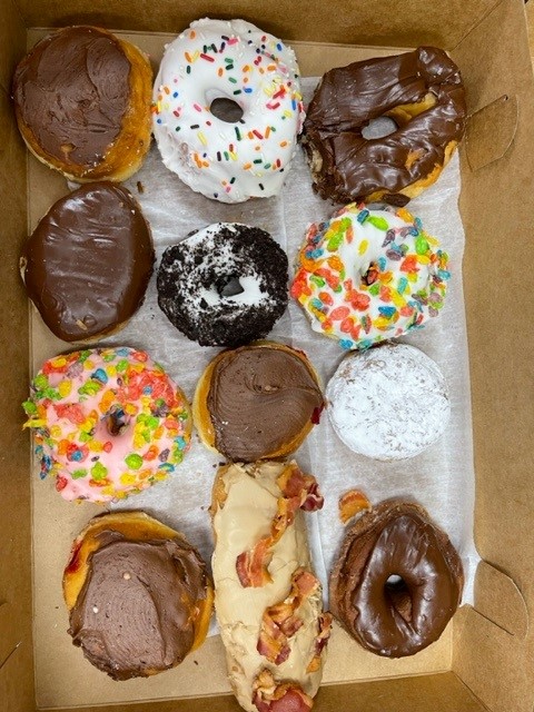 Carls Donuts & Bakery & Fat Guys Pizza | 7481 E US Hwy 36 Suite B, Avon, IN 46123, USA | Phone: (317) 268-6522