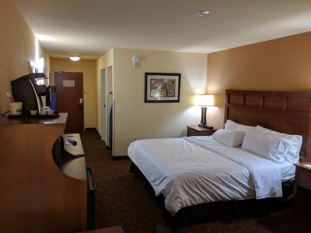 Holiday Inn Express & Suites Mount Airy | 1320 Ems Dr, Mt Airy, NC 27030, USA | Phone: (336) 719-1731