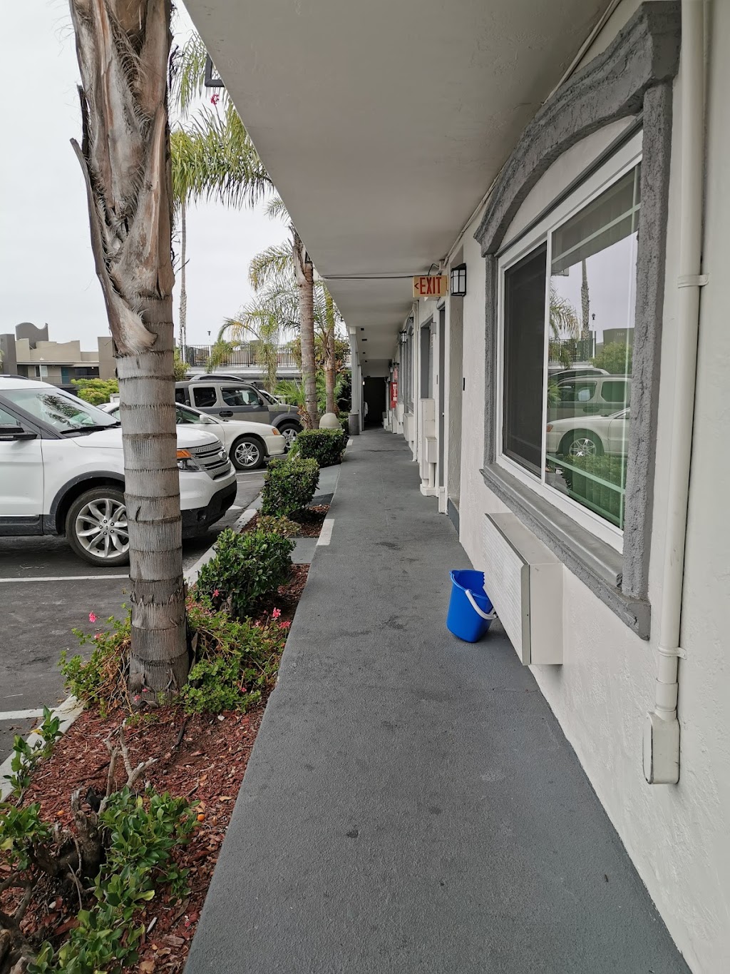 Harbor Inn & Suites Oceanside | 1401 N Coast Hwy, Oceanside, CA 92054, USA | Phone: (760) 722-1244