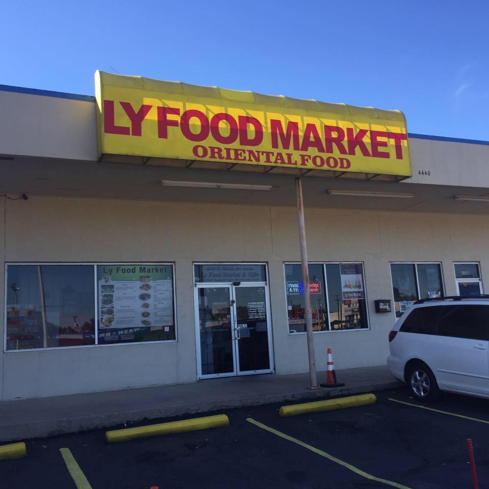 Ly Food Market & Gifts | 4440 W Illinois Ave #400a, Dallas, TX 75211 | Phone: (214) 330-9616