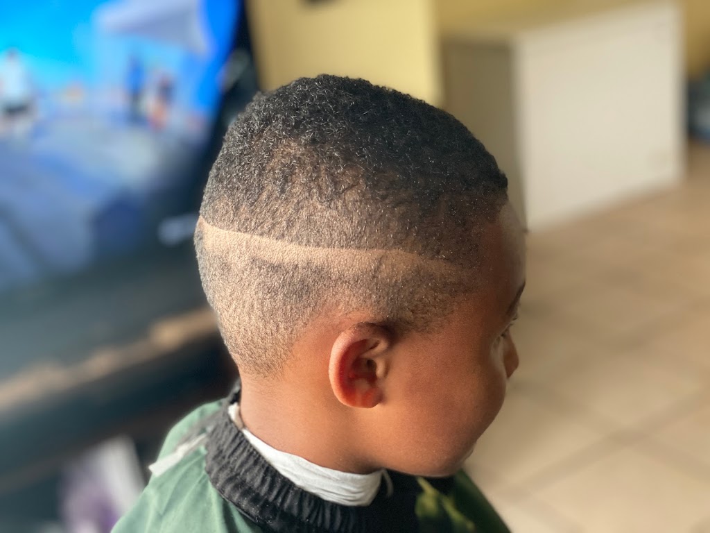 Uncle Bs Barbershop L.L.C | 118 Palmetto Ave NE, Winter Haven, FL 33881, USA | Phone: (689) 261-0023
