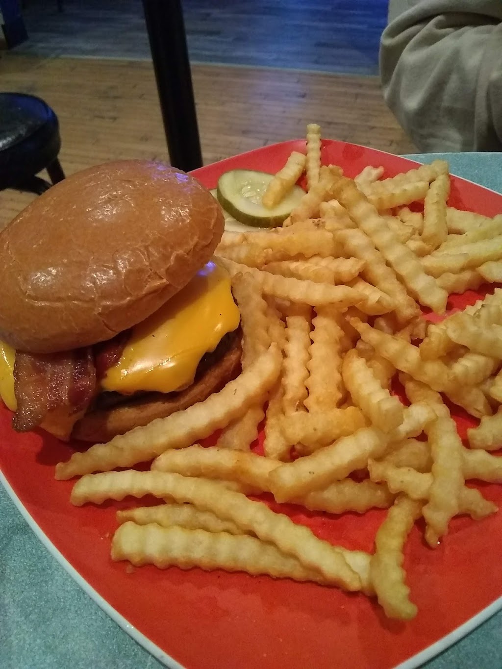 Ox & Cats Sports Bar & Grill LLC | W302 N9510 County Hwy E, Hartland, WI 53029, USA | Phone: (262) 966-9640