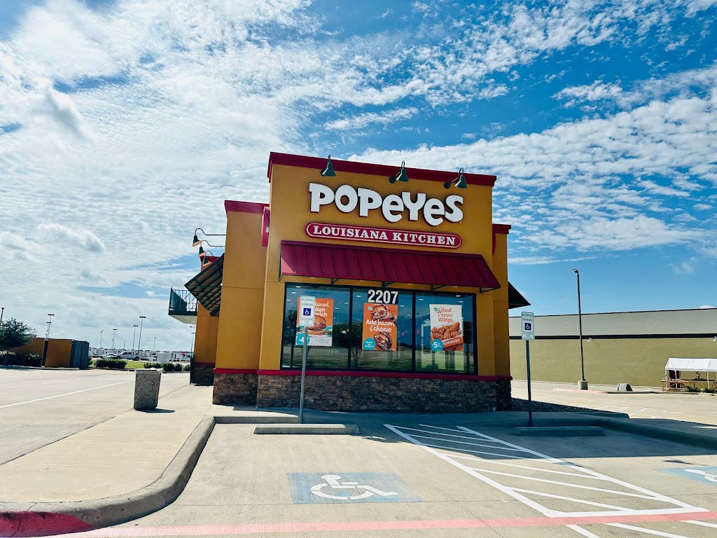 Popeyes Louisiana Kitchen | 2207 I-45, Corsicana, TX 75109, USA | Phone: (903) 493-6330