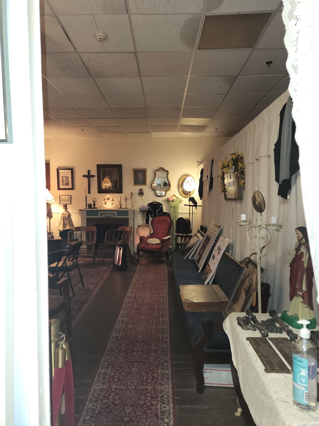 Mrs. Swifts & Moore Antiques and Collectibles | 16 W Union St, East Bridgewater, MA 02333, USA | Phone: (617) 943-5796