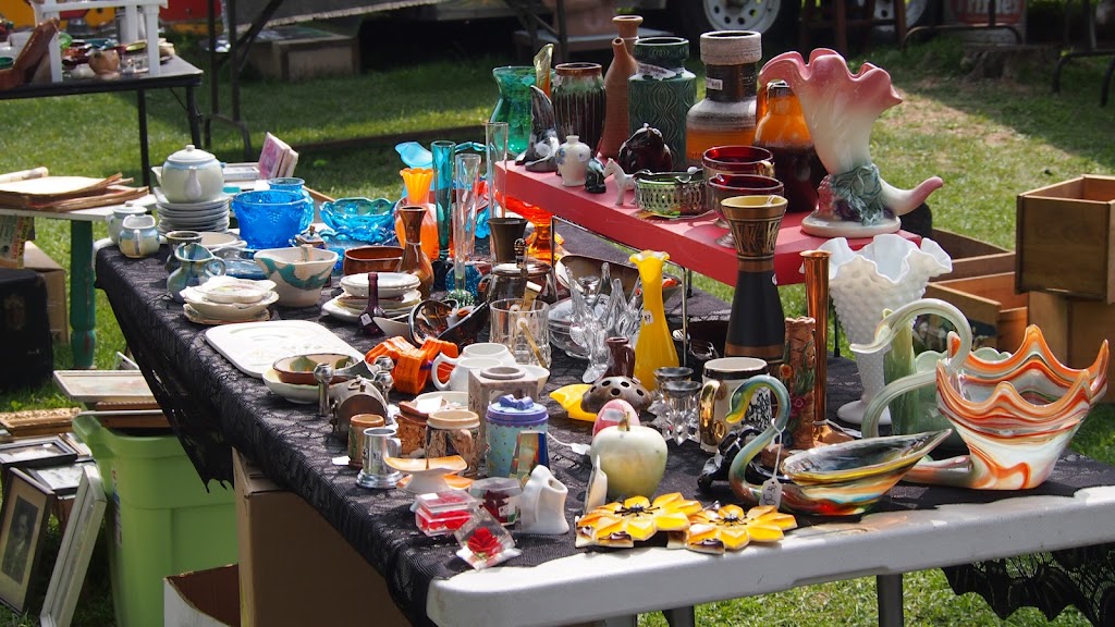 Prudhommes Antique & Vintage Market | 3125 N Service Rd, Vineland Station, ON L0R 2E0, Canada | Phone: (905) 562-5187