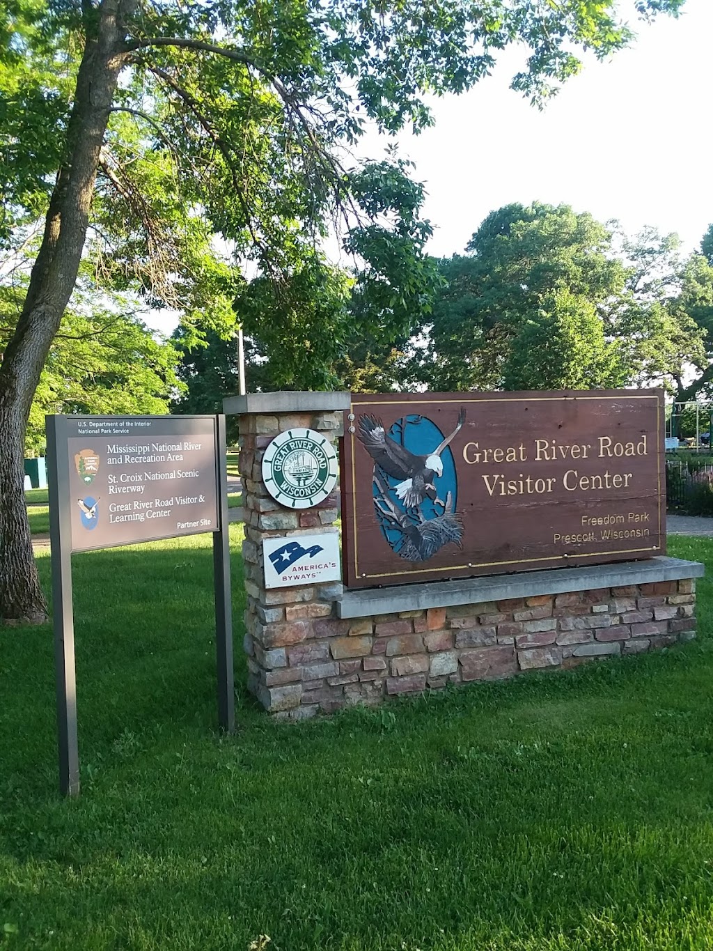 Great River Road Visitor and Learning Center | 200 Monroe St, Prescott, WI 54021, USA | Phone: (715) 262-0104