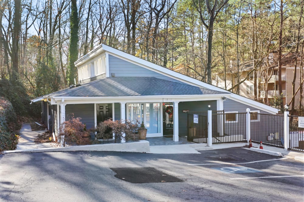 Crest at East Cobb | 1810 Roswell Rd, Marietta, GA 30062, USA | Phone: (770) 746-7691