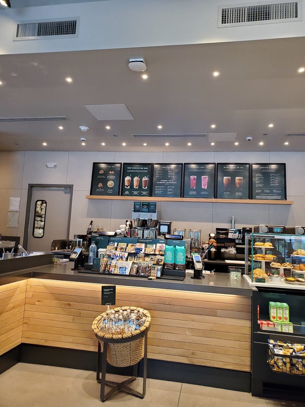 Starbucks | 164 SW Campus Dr STE 102, Federal Way, WA 98023, USA | Phone: (253) 289-8416