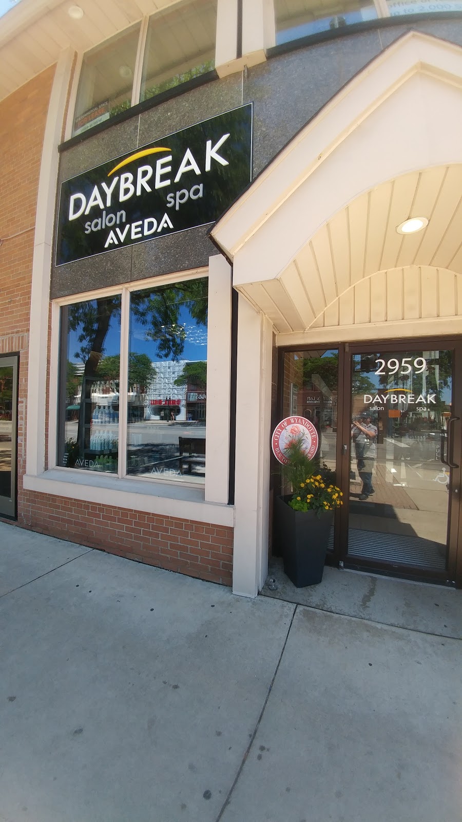 Daybreak Salon & Spa | 2959 Biddle Ave, Wyandotte, MI 48192, USA | Phone: (734) 561-3764