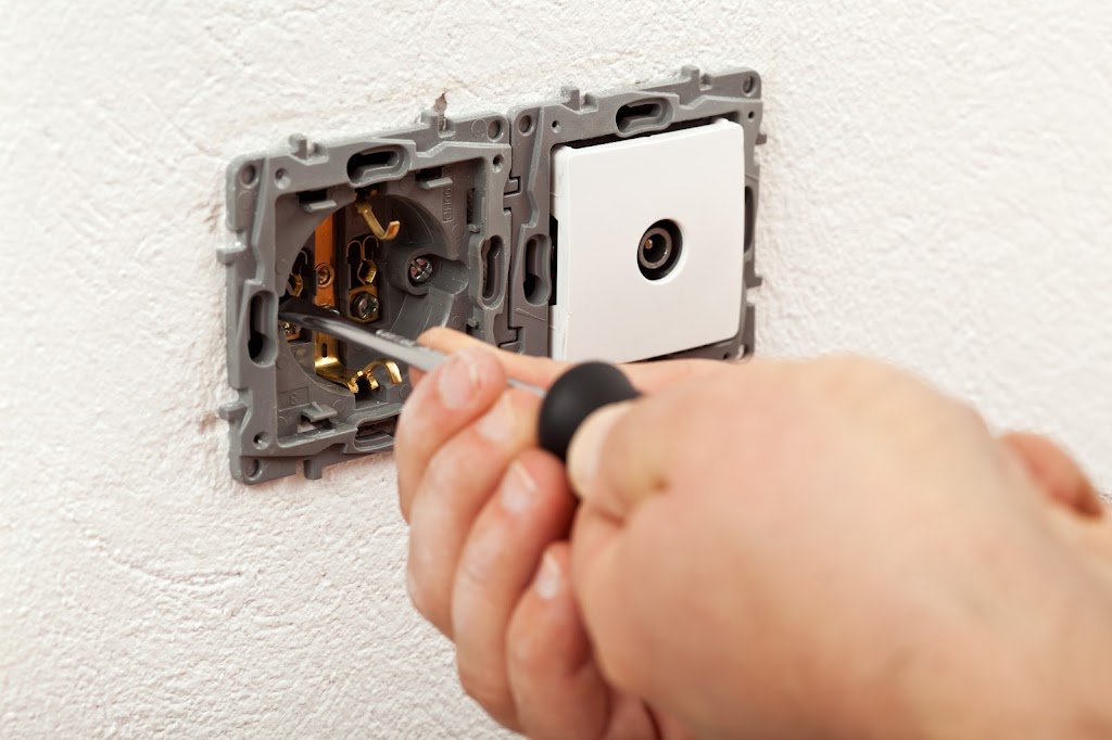 Quality Affordable Los Alamitos Electricians | 5122 Katella Ave #200c, Los Alamitos, CA 90720, USA | Phone: (562) 245-5201