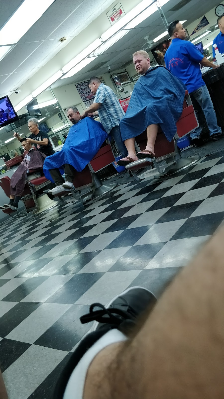 T & T Barber Shop | 17652 Vanowen St, Van Nuys, CA 91406, USA | Phone: (818) 345-4656