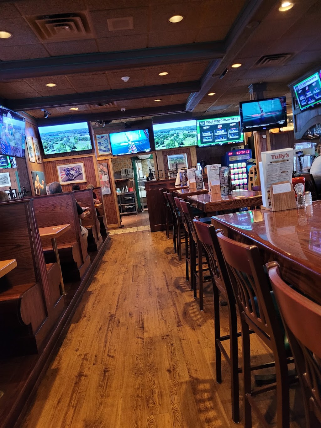 Tullys Good Times Batavia | 522 E Main St, Batavia, NY 14020, USA | Phone: (585) 343-9030