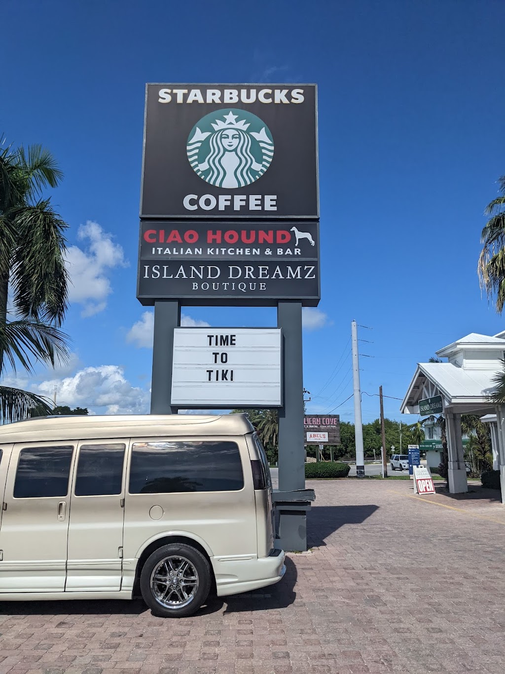 Starbucks | 84001 Overseas Hwy, Islamorada, FL 33036, USA | Phone: (305) 433-9922