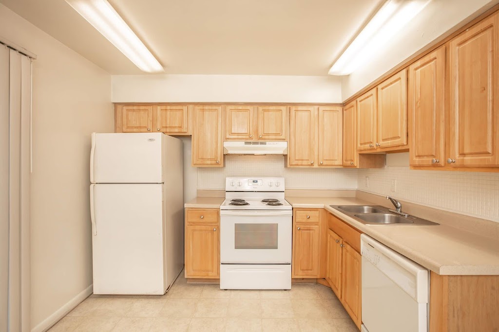 Waterside at Lynnhaven | 888 S Club House Rd, Virginia Beach, VA 23452, USA | Phone: (757) 468-3000