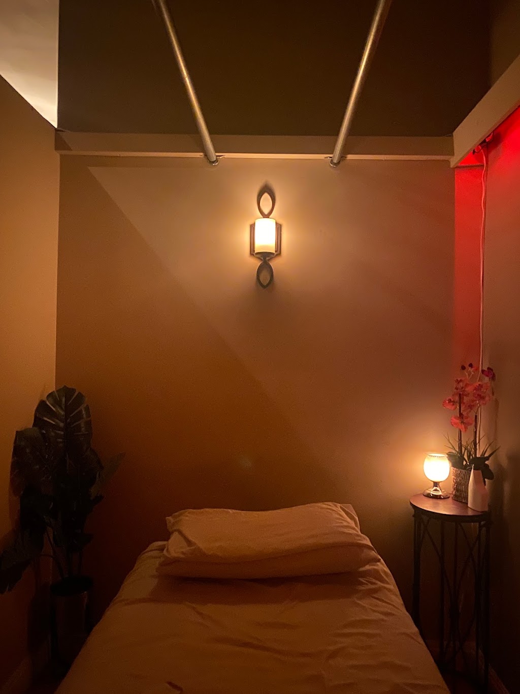 Leela Spa & Thai Massage | 5904 Sunset Blvd, Los Angeles, CA 90028, USA | Phone: (818) 599-3758