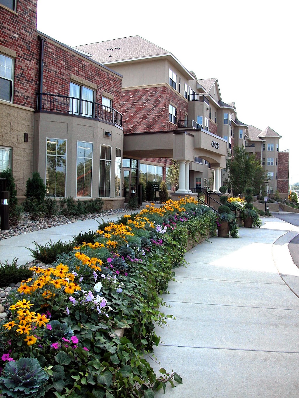 Cornelia Place Apartments | 4025 W 65th St, Edina, MN 55435, USA | Phone: (952) 995-9100