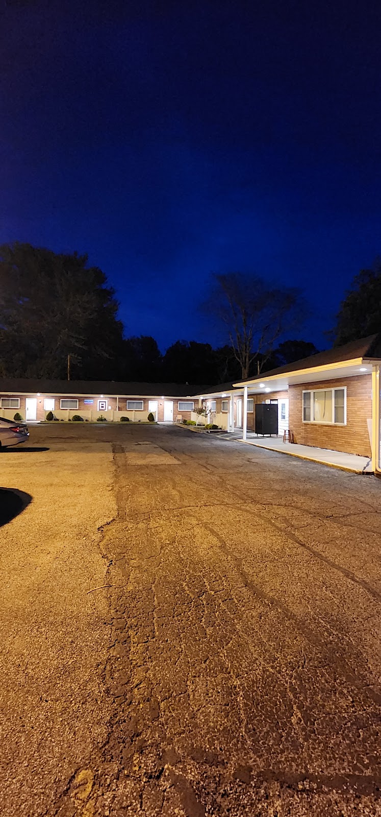 Villa Rosa Motel | 2140 N Ridge Rd, Painesville, OH 44077, USA | Phone: (440) 357-7502