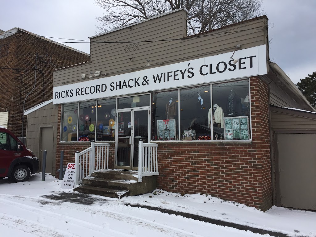 Rick’s Record Shack & Wifey’s Closet | 3348 Lake Shore Rd, Buffalo, NY 14219, USA | Phone: (716) 563-9116