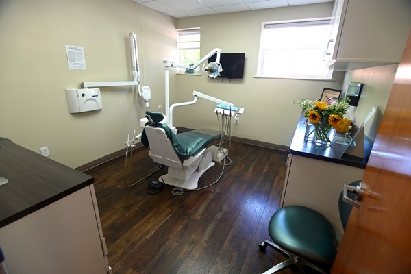 Dental Implants Larchmont | 444 E Boston Post Rd #204, Mamaroneck, NY 10543, USA | Phone: (914) 293-4390