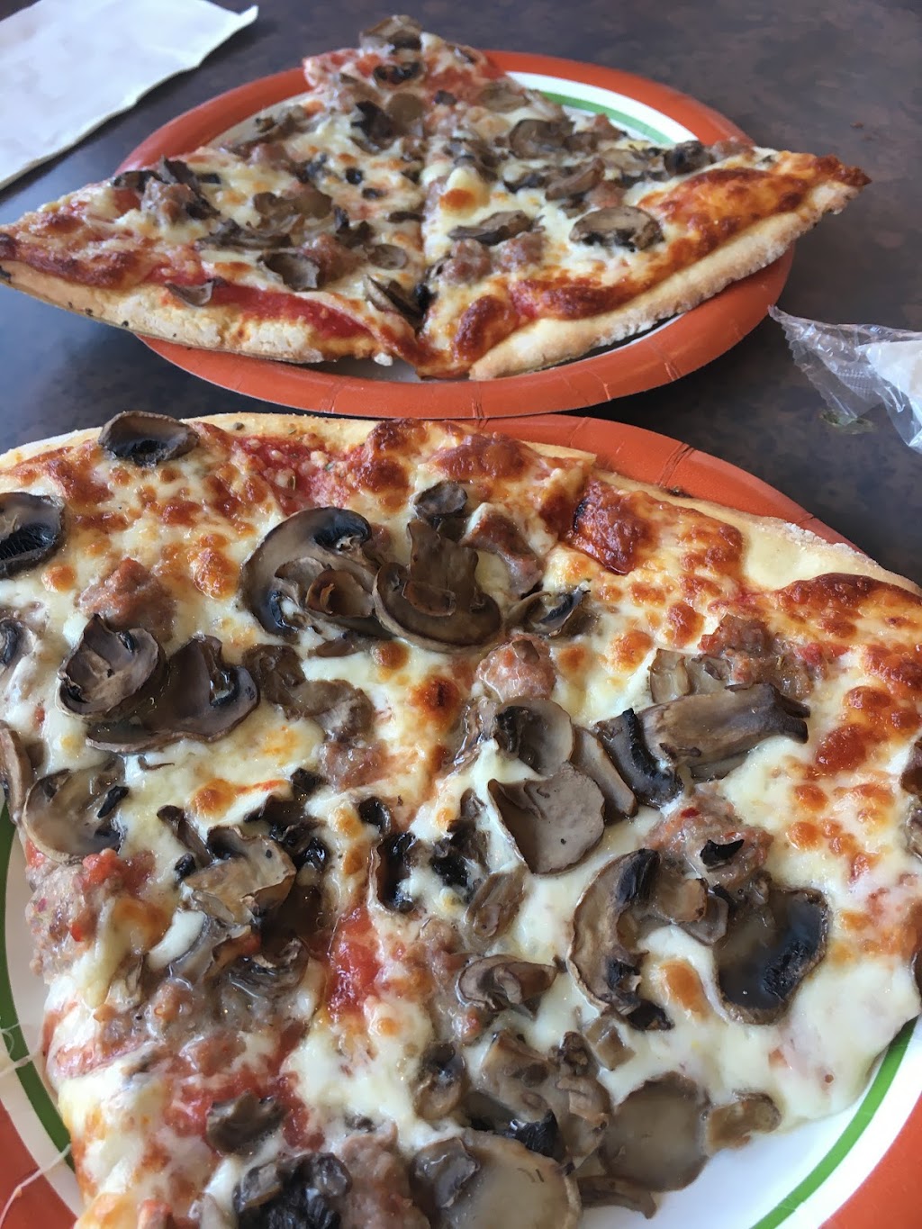 Armands Pizzeria | 7650 W North Ave, Elmwood Park, IL 60707, USA | Phone: (708) 456-5200