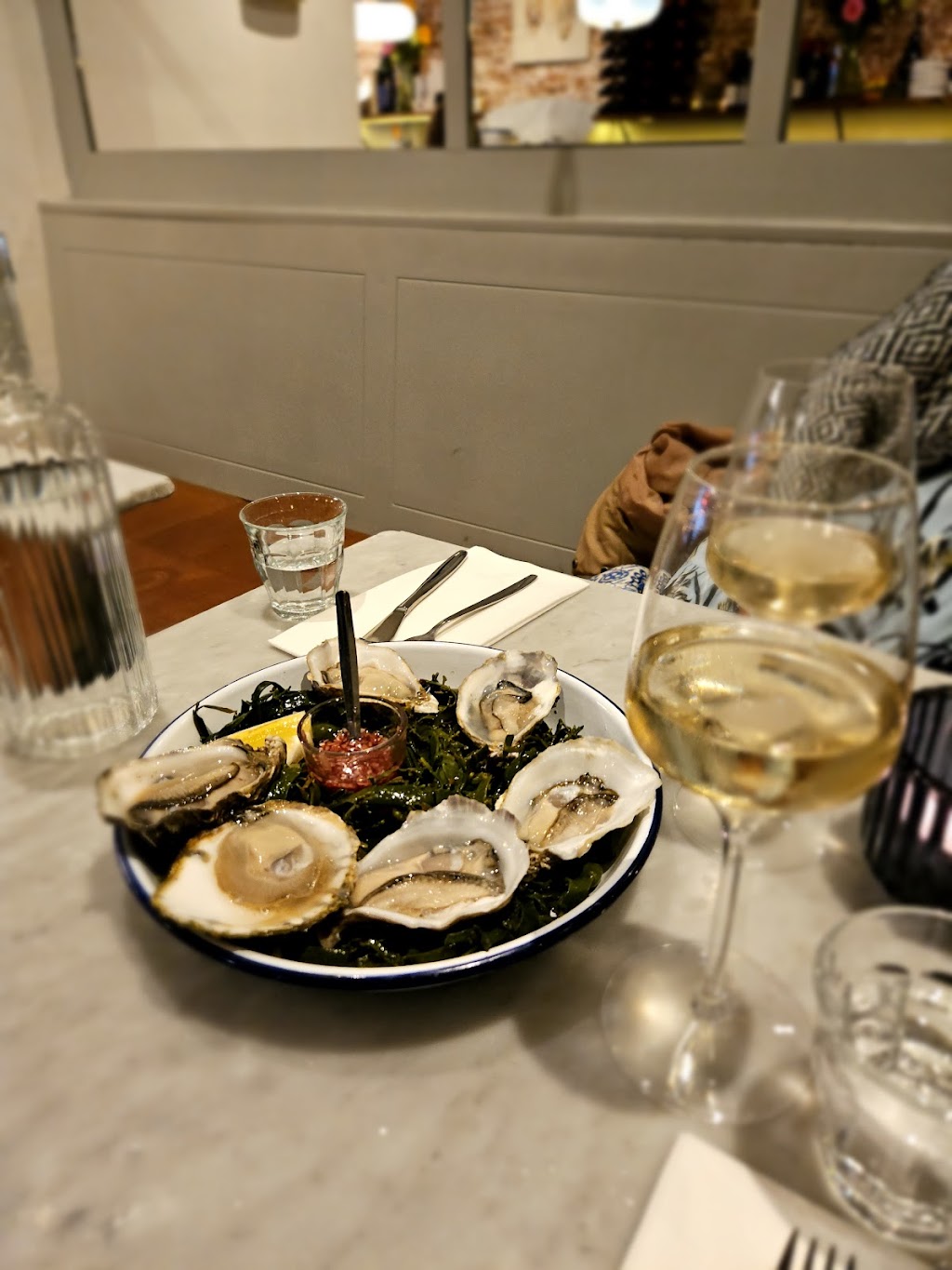 Brut de Mer | Gerard Douplein 8, 1072 VE Amsterdam, Netherlands | Phone: 020 471 4099