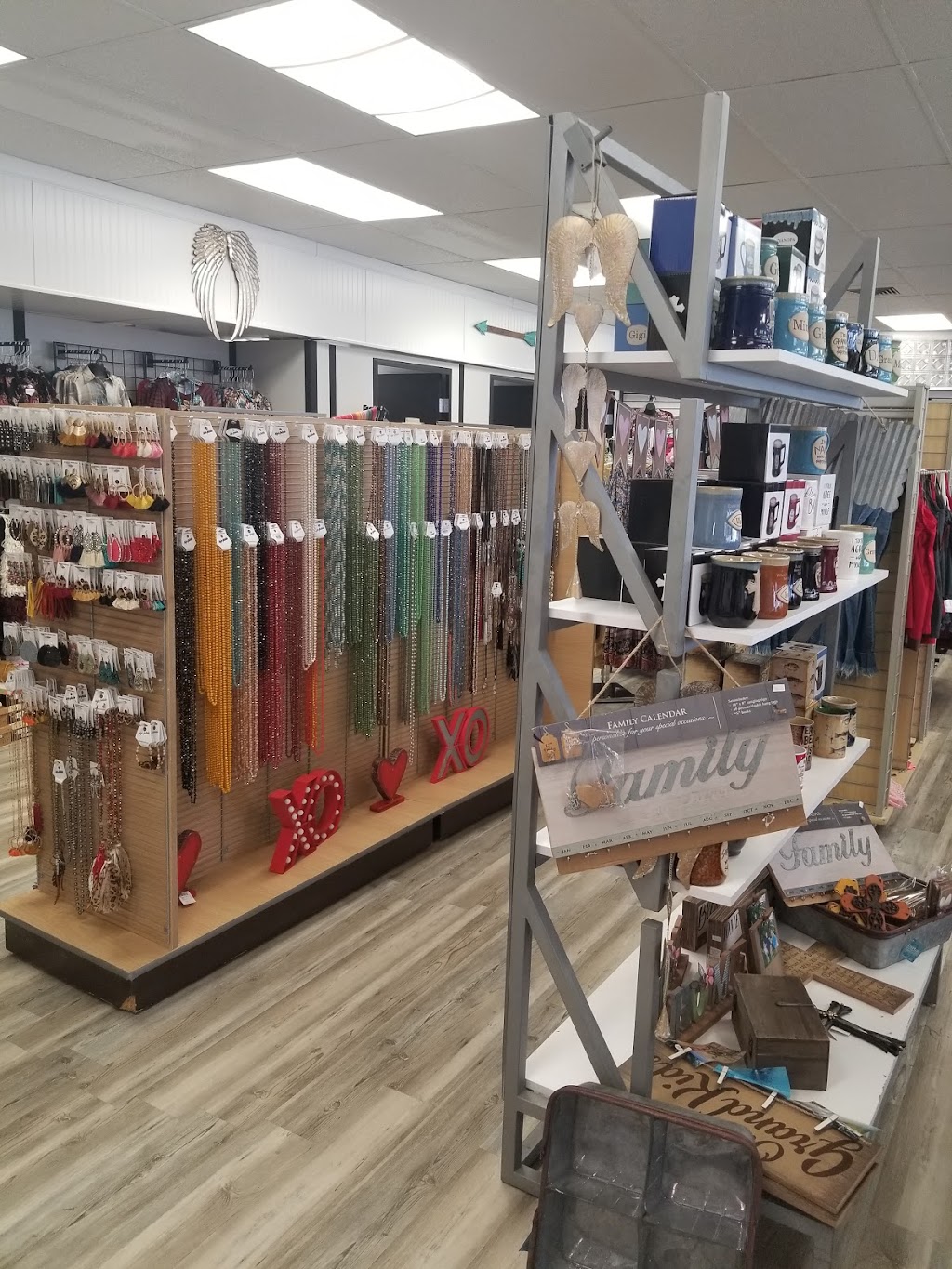 High-Falutin Boutique | 208 N Alamo St, Refugio, TX 78377, USA | Phone: (361) 526-7115