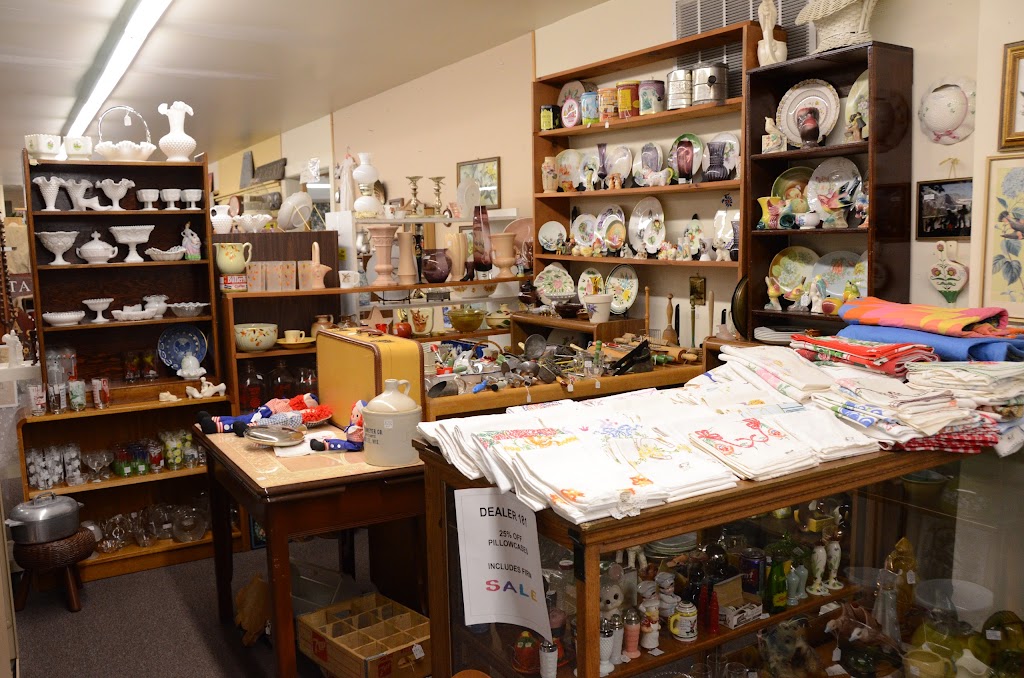 General Store Antique Mall Inc | 1277 Fond Du Lac Ave, Kewaskum, WI 53040, USA | Phone: (262) 626-2885