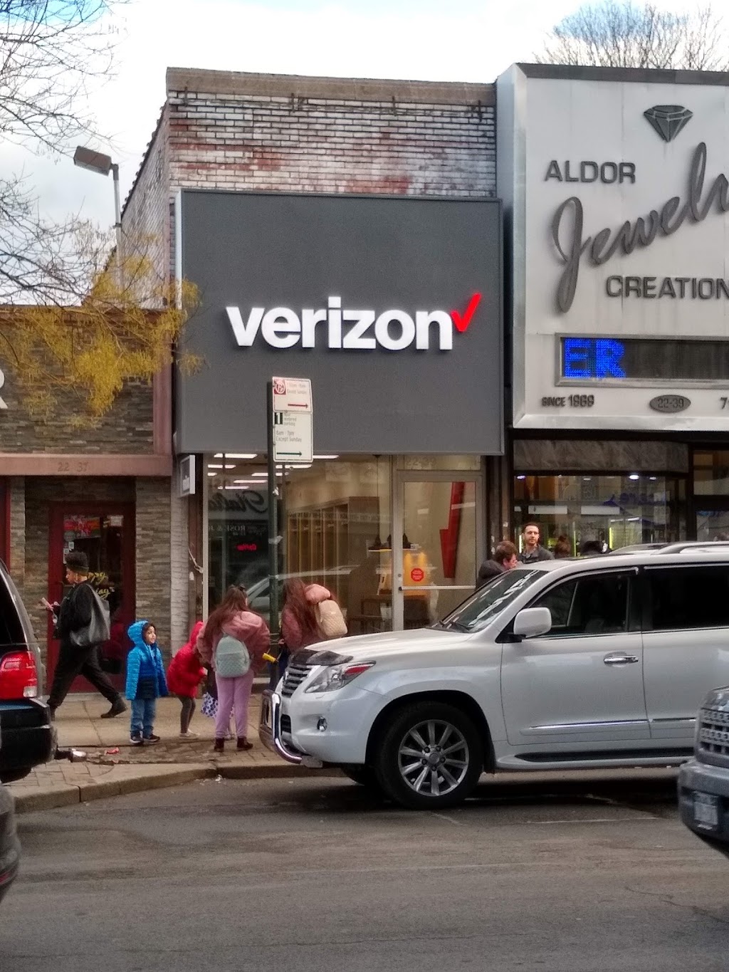 JW Verizon Wireless Premium Retailer | 22-39 31st St, Queens, NY 11105, USA | Phone: (347) 813-4717