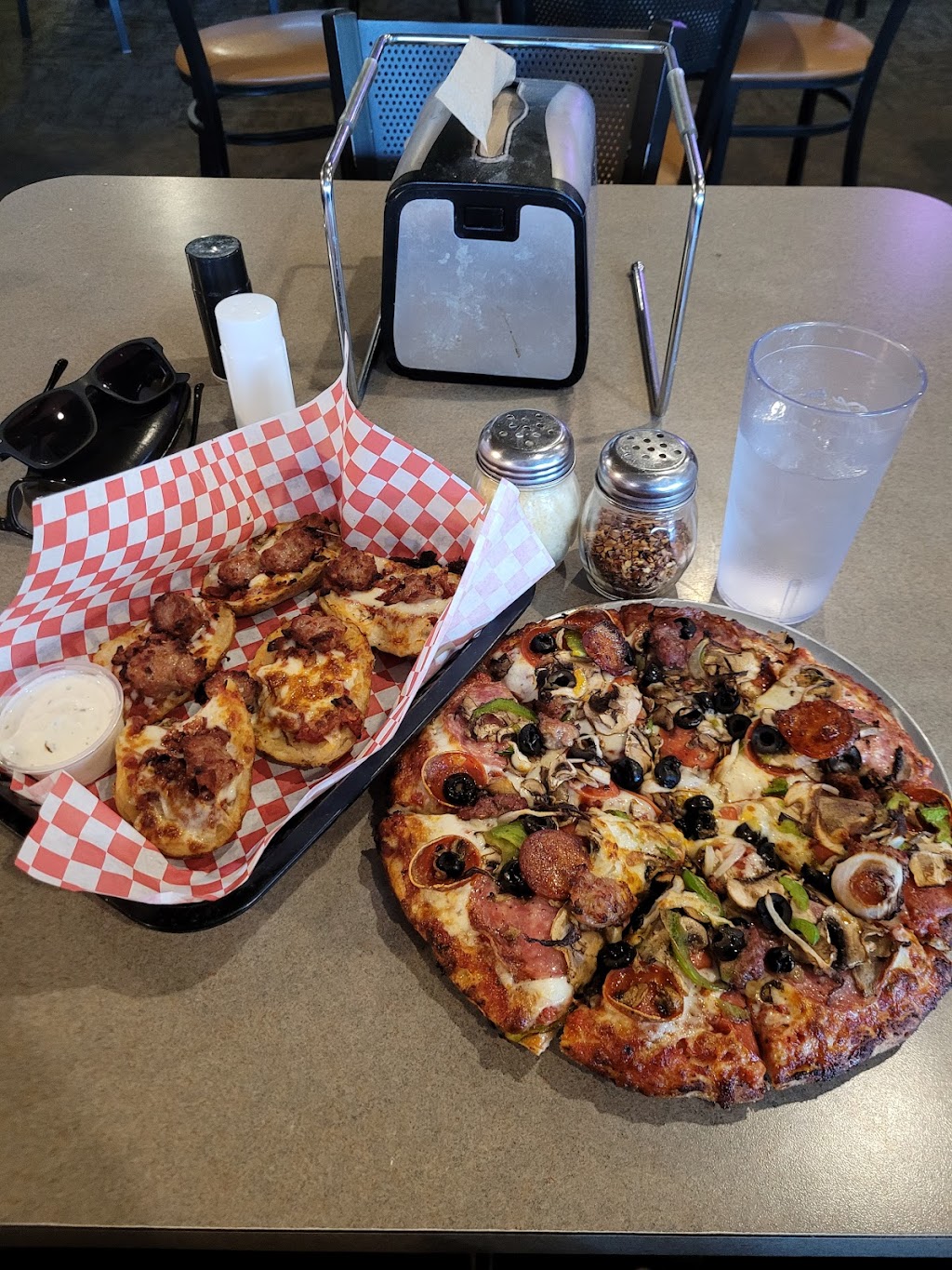 Mark & Monicas Family Pizza | 4751 Manzanita Ave, Carmichael, CA 95608, USA | Phone: (916) 487-1010