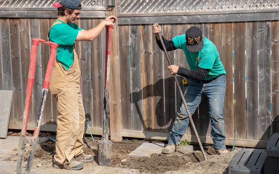 Original Posthole Diggers | 3270 Brock St N, Whitby, ON L1R 3J7, Canada | Phone: (647) 981-0808