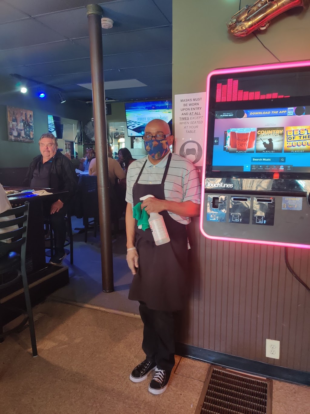 Vivians Lounge | 76 Congress St, Troy, NY 12180, USA | Phone: (518) 244-3802