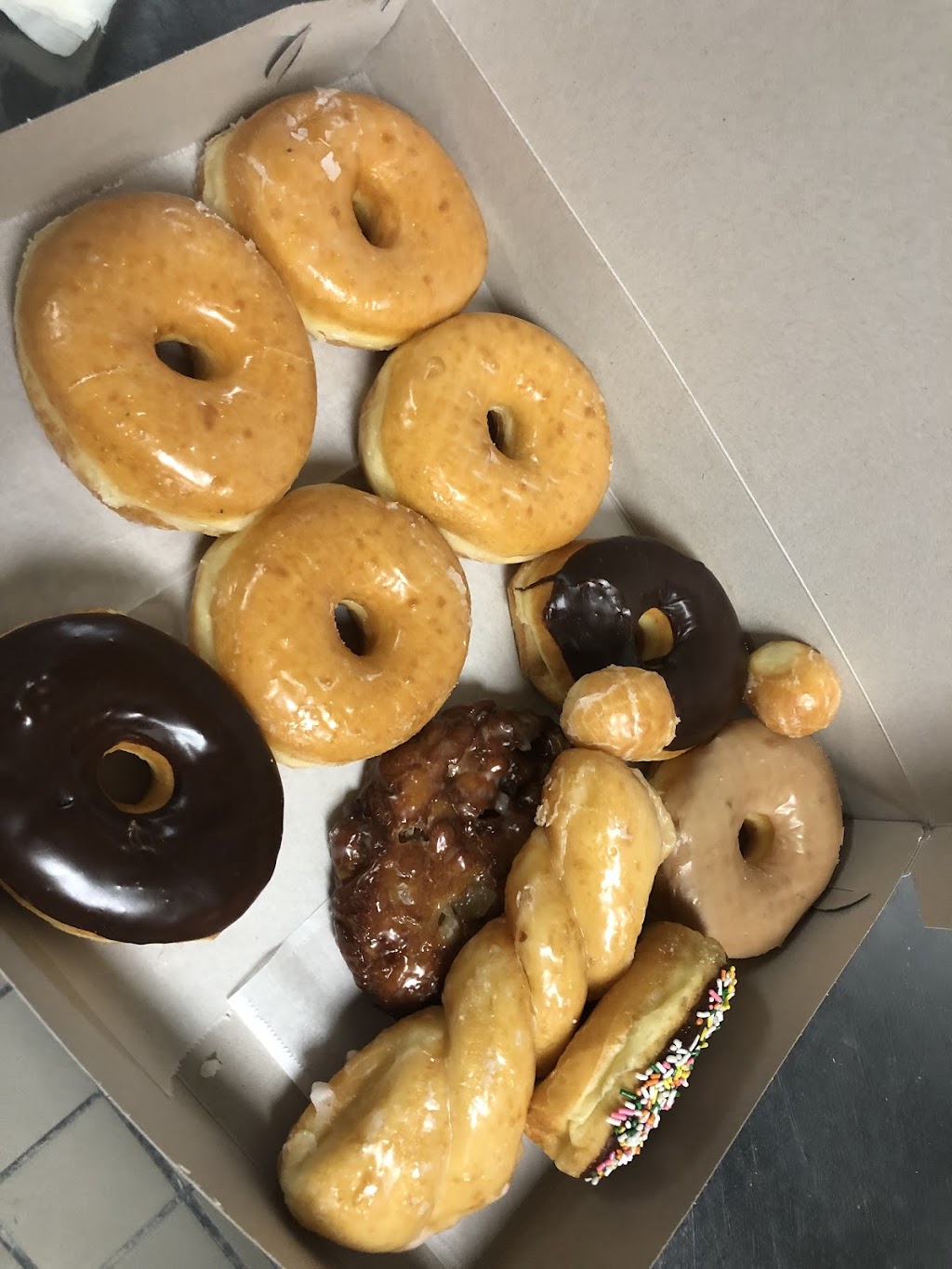 K & K Donuts | 2101 Sunset Blvd, Los Angeles, CA 90026, USA | Phone: (213) 483-7417