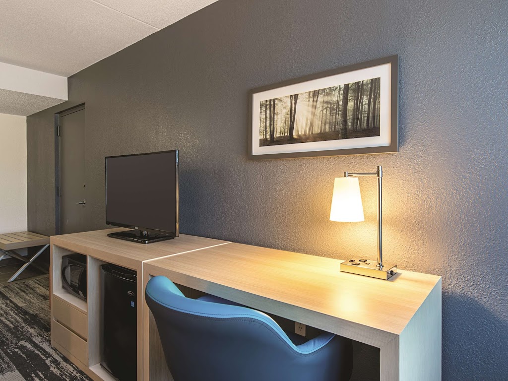 Blue Hills Studio Apartments | 7213 Rainbow Dr # A15, San Jose, CA 95129, USA | Phone: (408) 446-3077