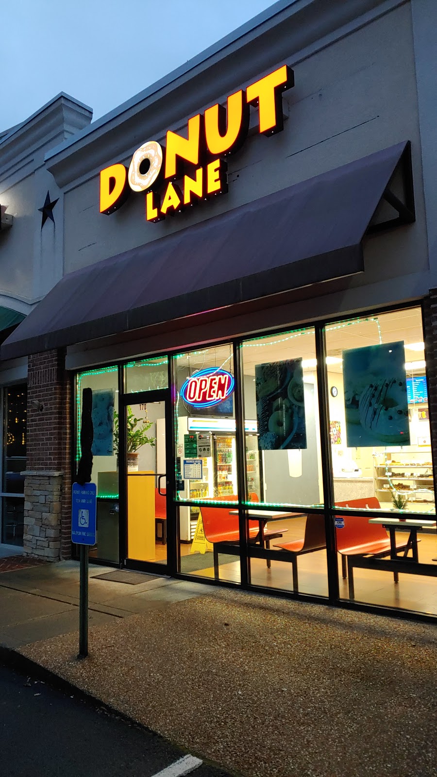 Donut Lane | 2639 unit 170, Hickory Grove Rd NW, Acworth, GA 30101, USA | Phone: (678) 909-3641