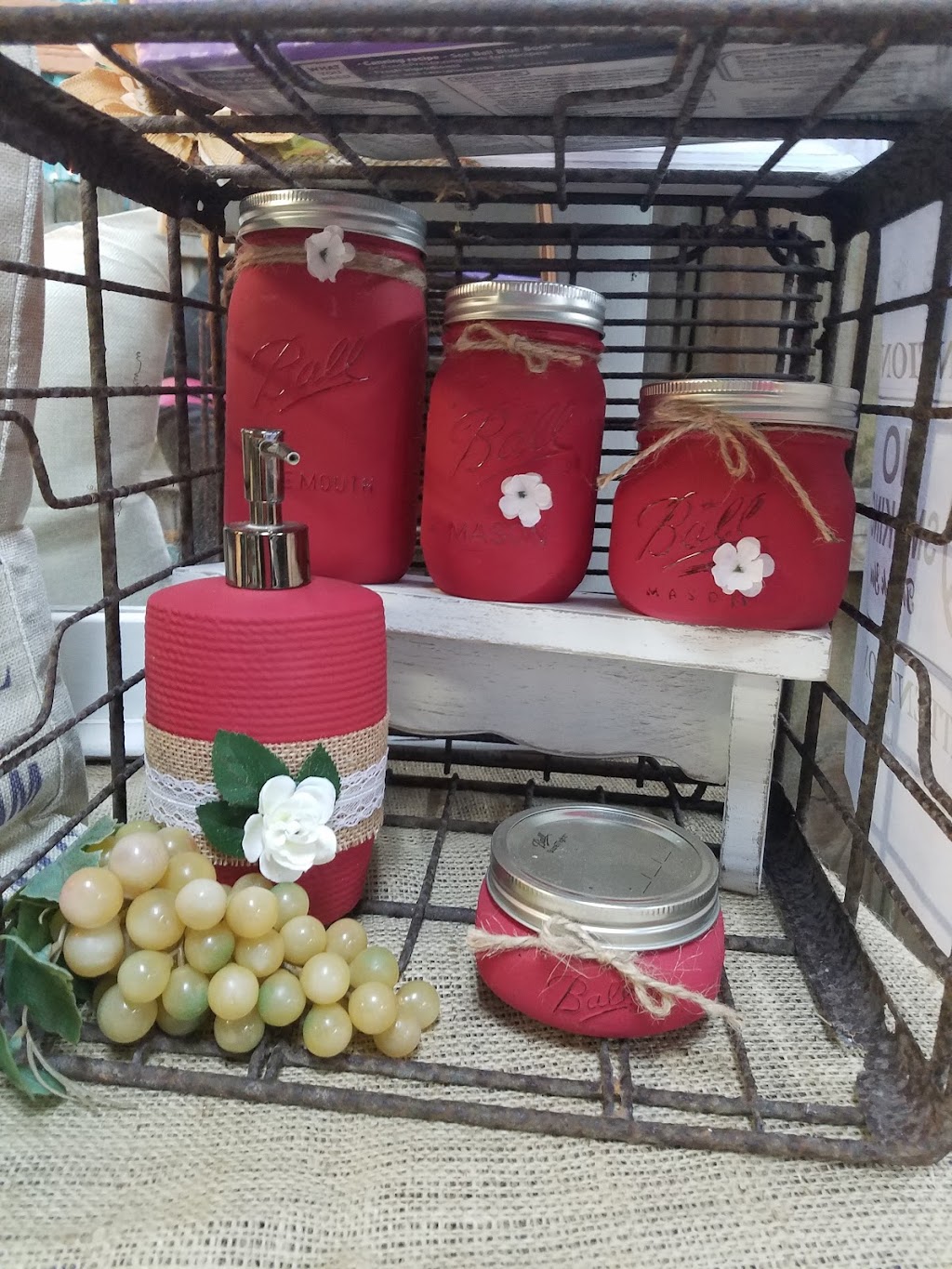 Magnolia Bells Farmhouse | 614 Pecan Park Road Booth C65, Jacksonville, FL 32218, USA | Phone: (912) 286-6811