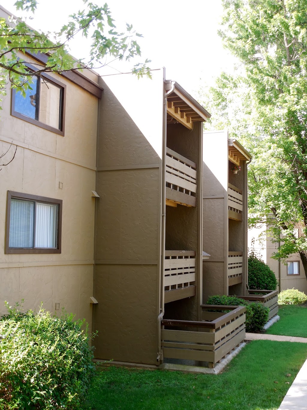 Suson Pines Apartments | 5265 Suson Hills Dr, St. Louis, MO 63128, USA | Phone: (314) 272-4810