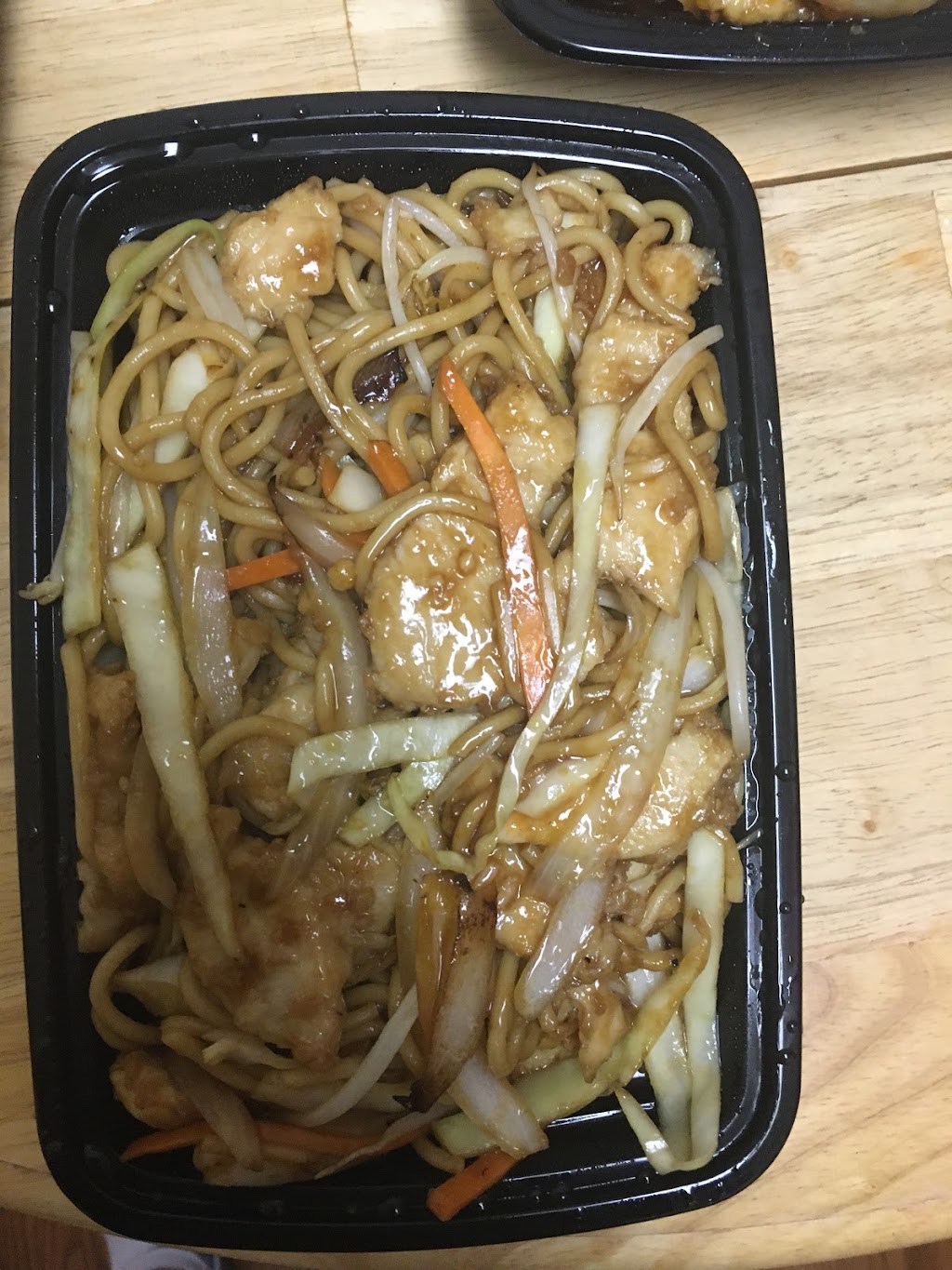 Huis Chow Mein | 1118 Lowry Ave N, Minneapolis, MN 55411, USA | Phone: (612) 522-0601