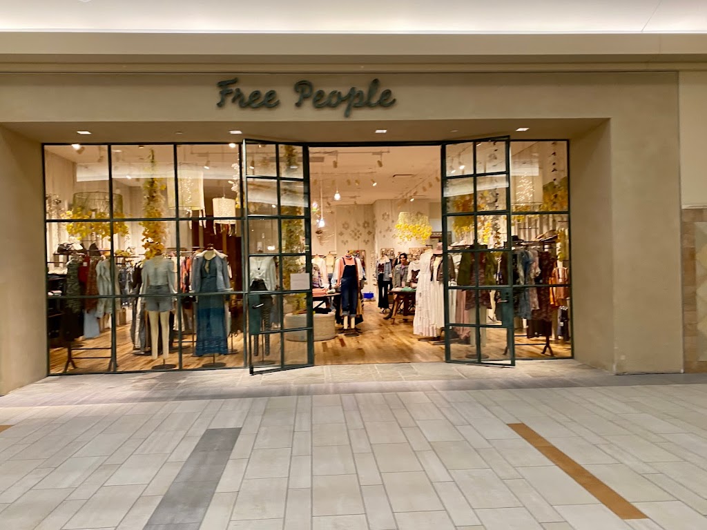 Free People | 75 Middlesex Turnpike, Burlington, MA 01803, USA | Phone: (781) 272-4217