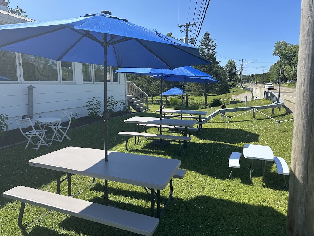 She Sings Cafe and Restaurant-Bar | 95 W Lake Rd, Mayville, NY 14757, USA | Phone: (716) 224-1090