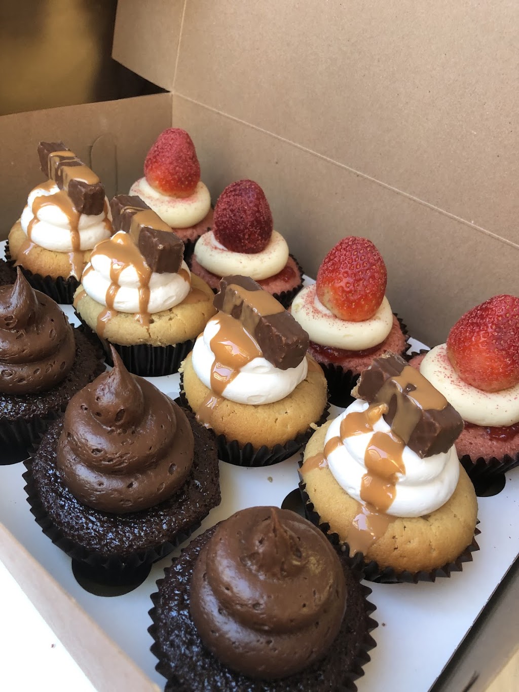 Marshas Sweet Cakes | 15th St, Los Angeles, CA 90044, USA | Phone: (770) 412-2666