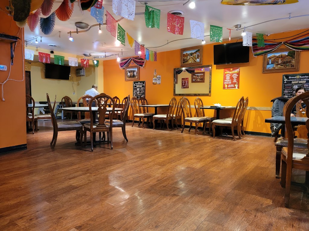 Grande Sunrise Seafood and Mexican Restaurant | 5554 S 34th Ave, Minneapolis, MN 55417, USA | Phone: (612) 886-2678