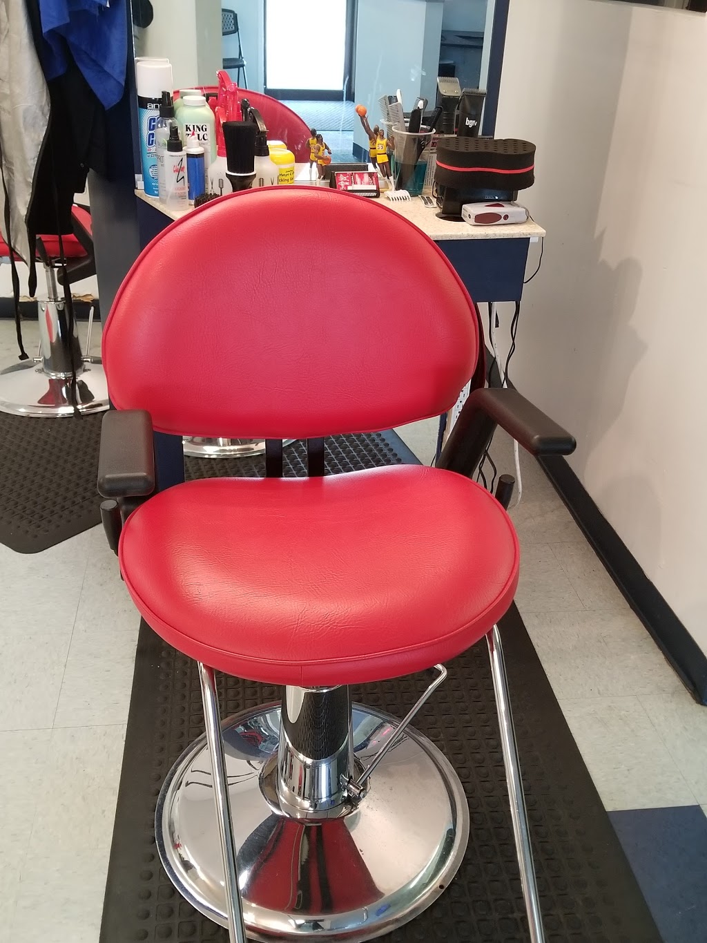 Edge Up Hair Studio | 12310 Bellefontaine Rd, St. Louis, MO 63138, USA | Phone: (314) 395-6730