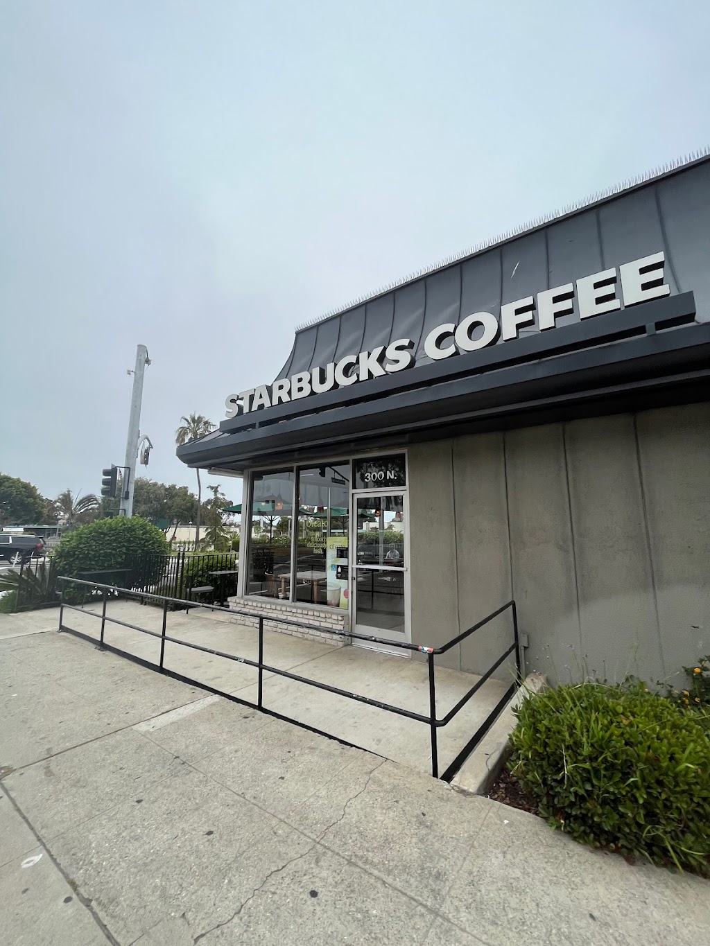 Starbucks | 300 N Pacific Coast Hwy, Redondo Beach, CA 90277, USA | Phone: (310) 798-1567