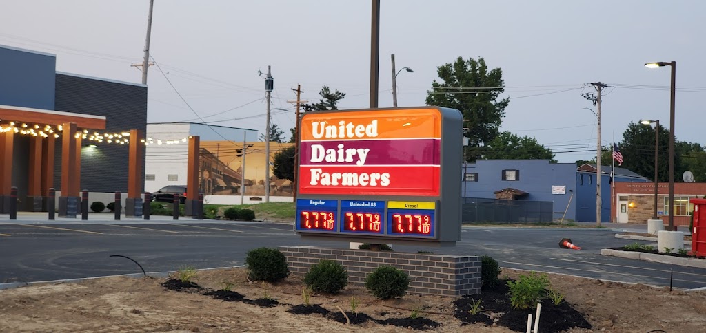 United Dairy Farmers | 211 W Main St, Blanchester, OH 45107, USA | Phone: (937) 783-4104