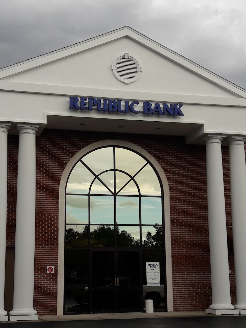 Republic Bank | 6300 4th St N, St. Petersburg, FL 33702, USA | Phone: (727) 526-5678