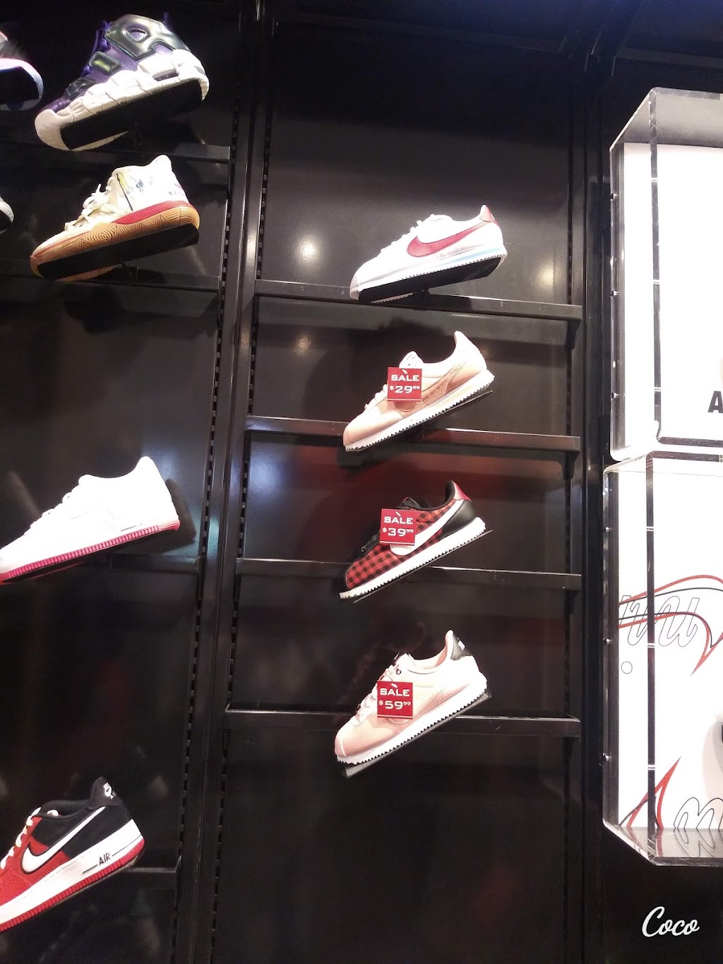 Foot Locker | 394 Hillsdale Shop Center, San Mateo, CA 94403, USA | Phone: (650) 345-7610