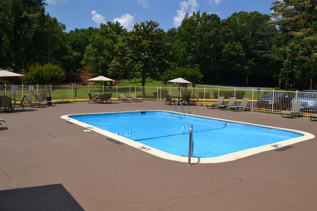 Budget Inn High Point | 200 Ardale Dr, High Point, NC 27260, USA | Phone: (336) 841-7717