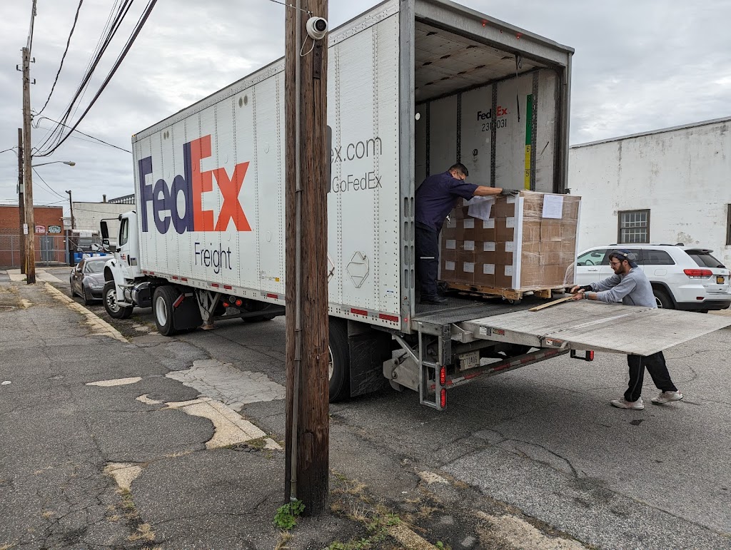 FedEx Freight | 251 Grumman Rd W, Bethpage, NY 11714, USA | Phone: (631) 777-8686