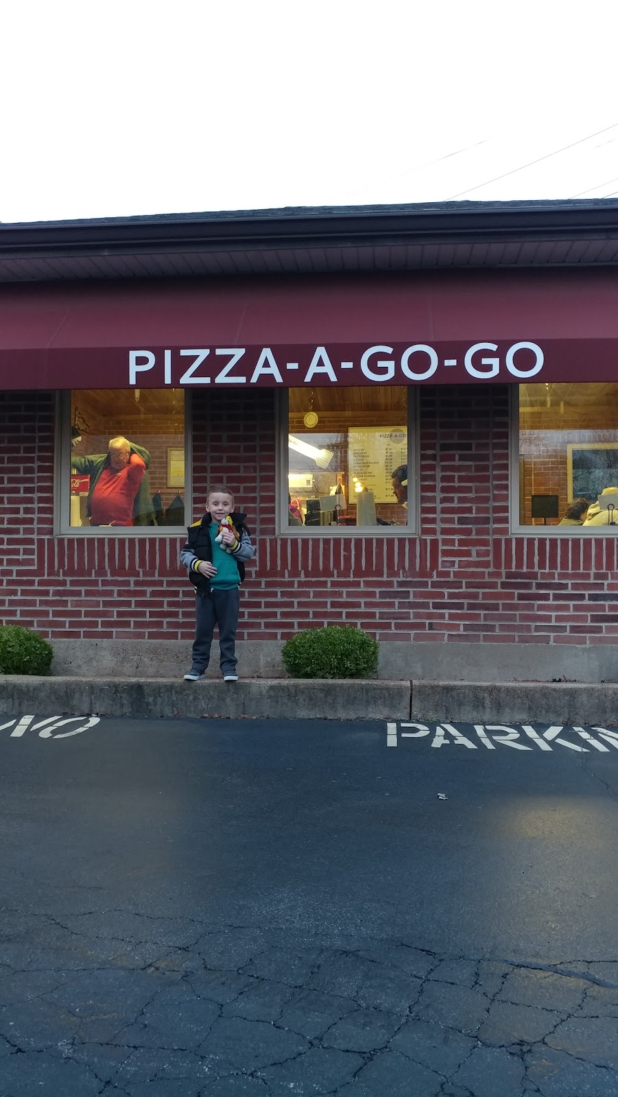 Pizza-A-Go-Go | 6703 Scanlan Ave, St. Louis, MO 63139, USA | Phone: (314) 781-1234